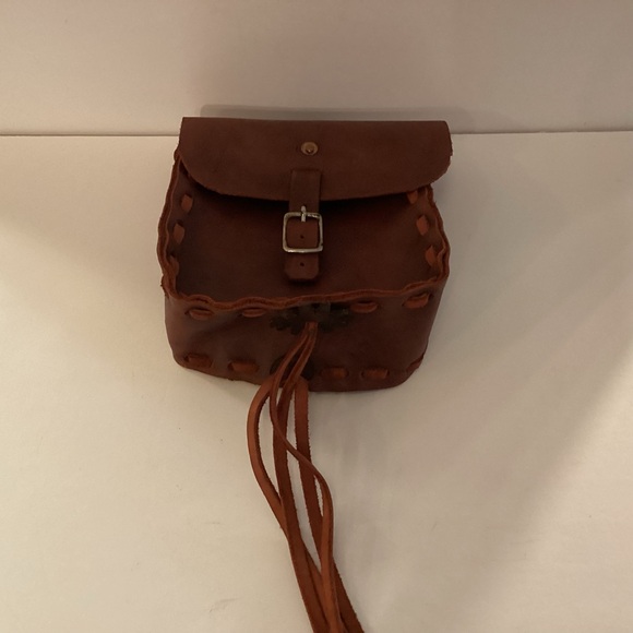 Hand crafted leather bag with fringe - Picture 3 of 13